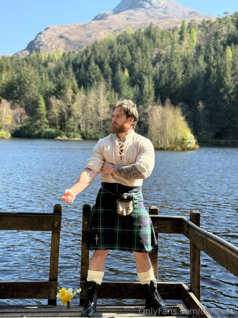 Hello lovers that s me back from the highlands making some content 