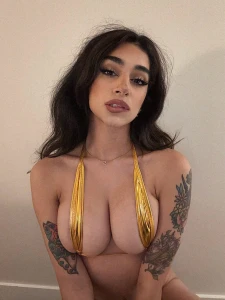 Your fav golden girl looks better than an oscar award me and these part 7