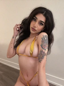 Your fav golden girl looks better than an oscar award me and these part 1