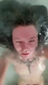 Steamy hot bubble bath 3