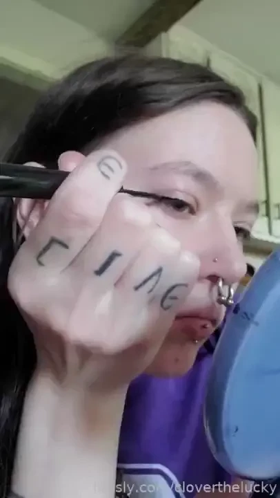 I put on eyeliner also look at my butt 