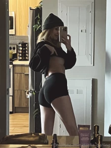 Hello happy wednesday look at my butt