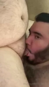 Suckin in the husbear