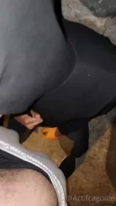 Jsors les poubelles et me fais pomper par la cuve jus du quartier