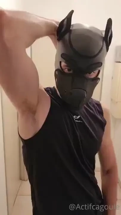 Ma bonne chienne jus de voisin kiff se faire remplir la gorge de mon 