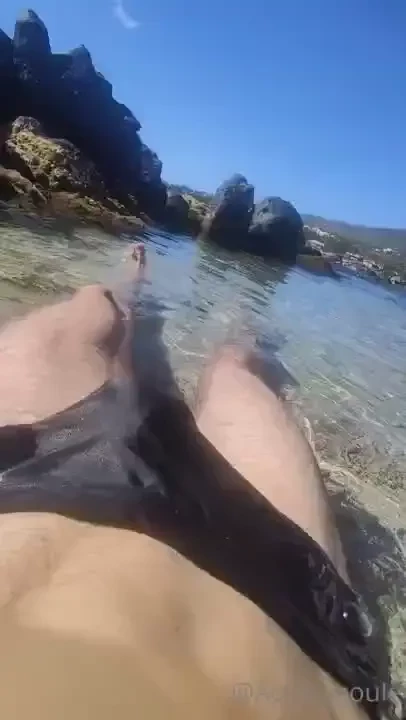 Je commence a bander a la plage gay likes si vous voulez des vid os 