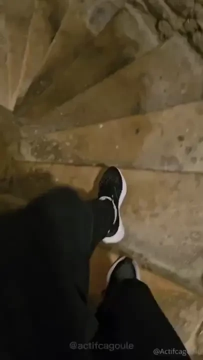 Un pote actif me partage son vide couille a baiser en cave avec les 