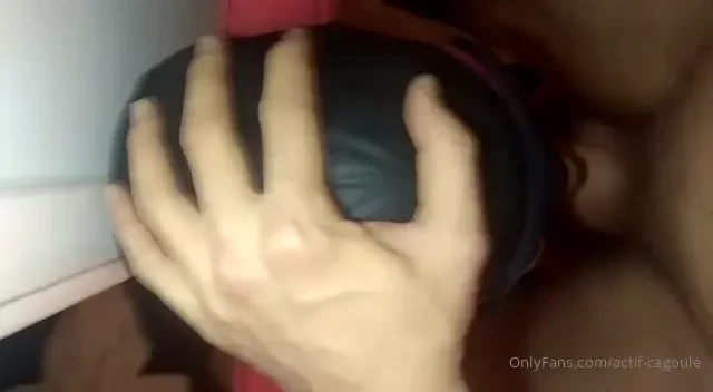 Carteur en bouche dentifrice a la menthe pipe ph nom nale bien envie 