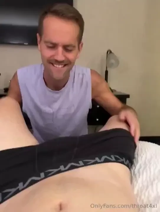 This hung twink tasted so good almost had his whole fist in my mouth 