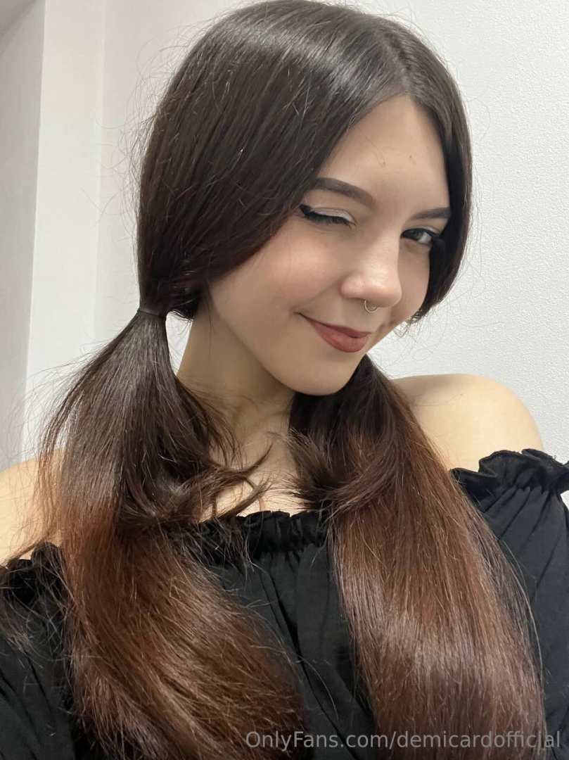 Just a cute selfie with a cute hairstyle i love taking pics at times 