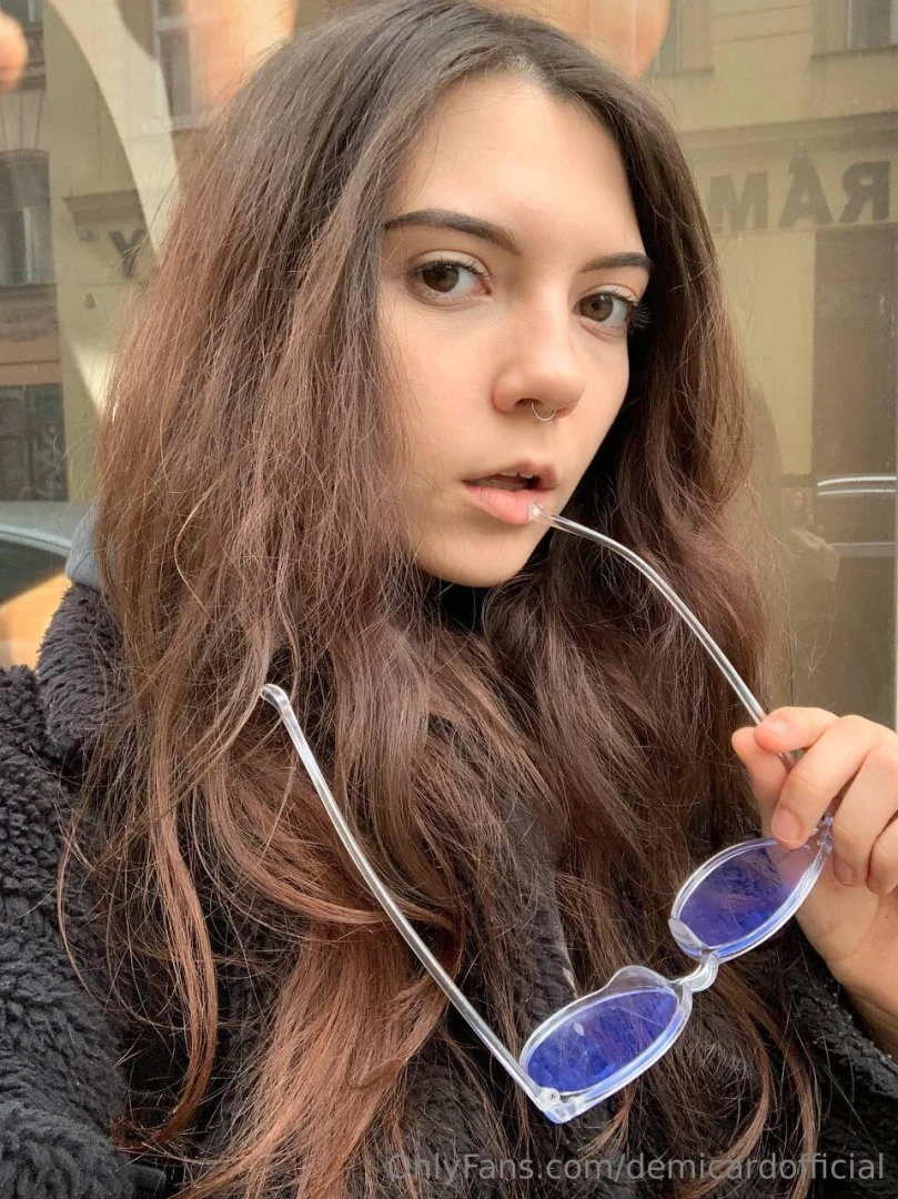 It s hard to be a banana 2 photos 