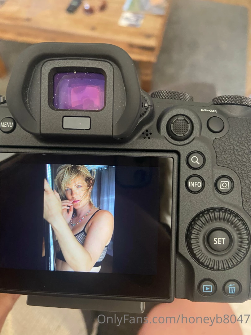 On a shoot again today gotta take some out takes lol 