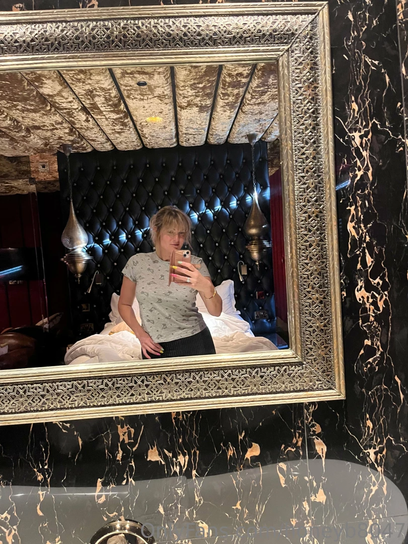 At the crazy bear it was amazing just had to take some selfies 