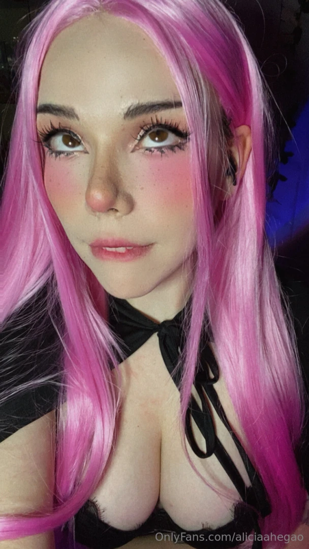 Heyy everyone 3 im going live on of in the next hour and i want this 