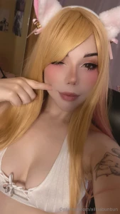 This kitty is live on here