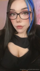 Hiiii come join my stream i m on right now click my profile picture 3