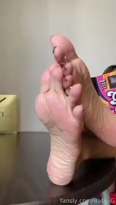 Do you like me rubbing my soles in between these toes toesinbetween 
