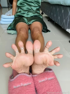 A set of soles view soles footfetish feetfetish toes naturalnails part 5