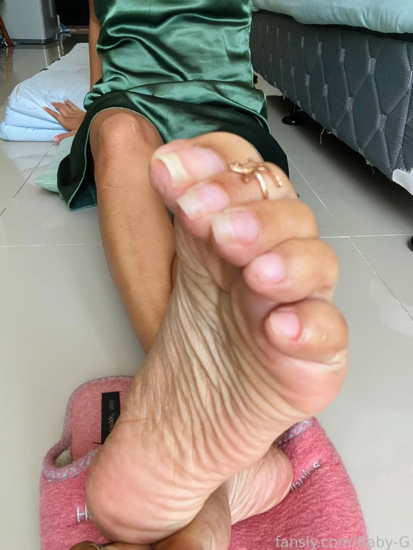 A set of soles view soles footfetish feetfetish toes naturalnails part 7 