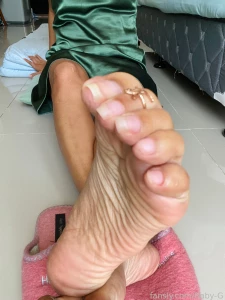 A set of soles view soles footfetish feetfetish toes naturalnails part 7