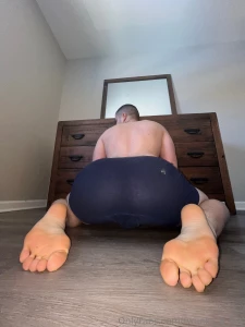 Hairy butt n feet part 2