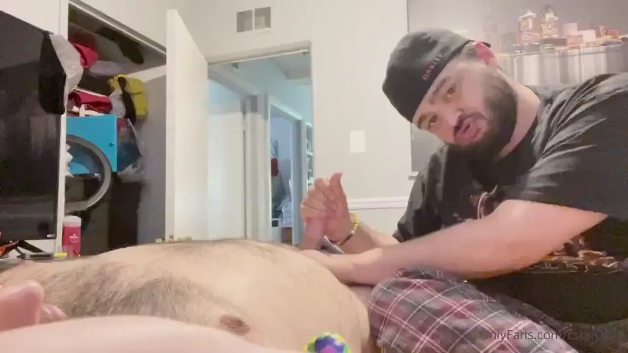 Der_reck wanted to edge me for a bit when he flipped his hat backwards 