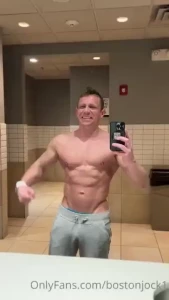 Gym flexing video dump here s what i do when there s no one around in