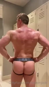 Longest i ve managed to jerk off in the locker room without getting