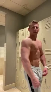 Gym flexing before shooting a scene tonight