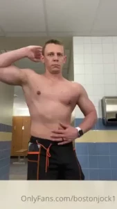 Something a little different from the gym just checking myself out in