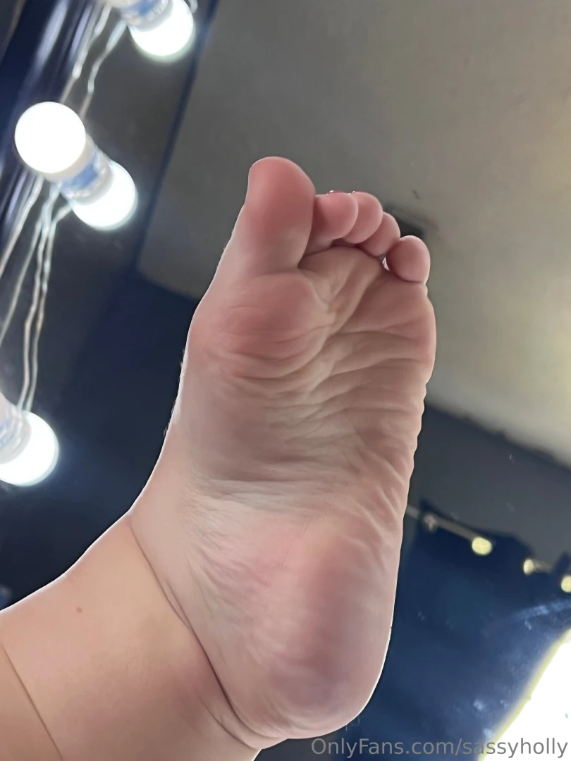 Come lick the bottom of my foot 