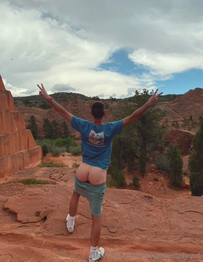 Love showing this ass off while hiking 