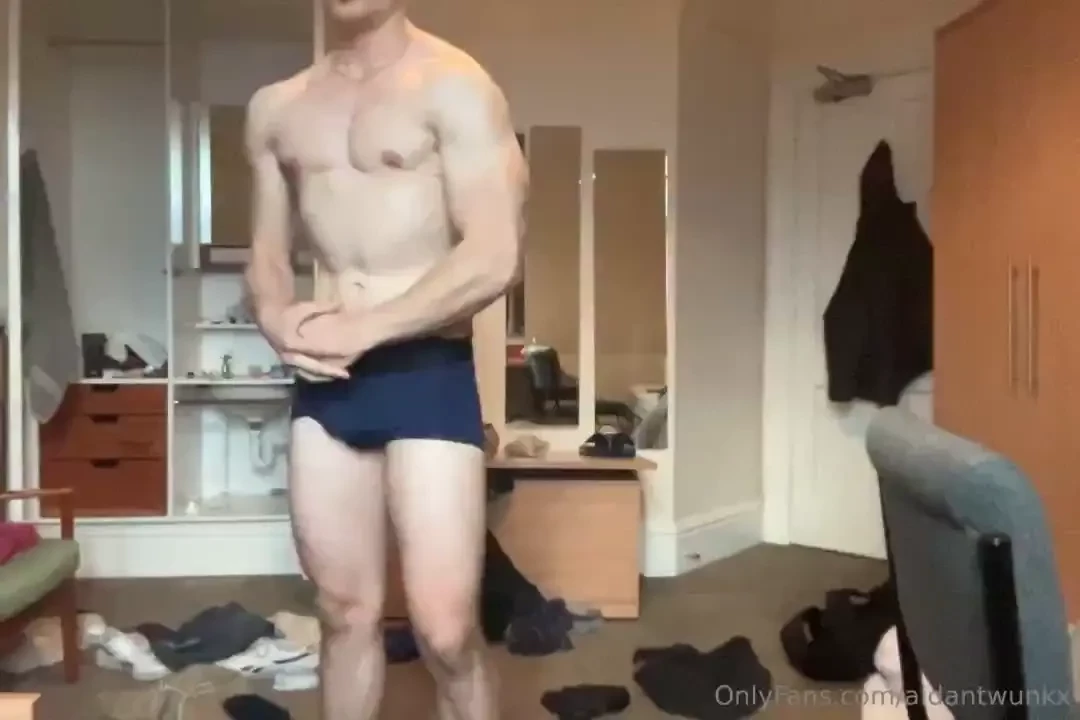 Flexing and playing with my bulge after practice 