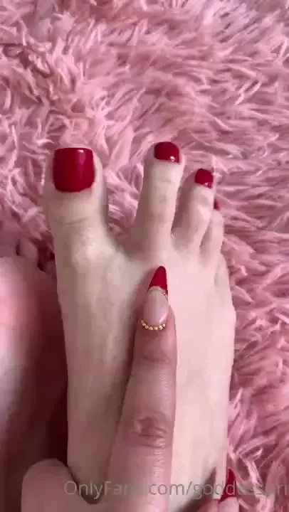 Sexy red toes ready to get into that slave mouth just kneel and say 