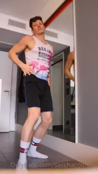 Ein hei er striptease f r euch wenn du auch die zweite h lfte 5 min 