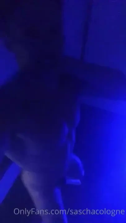 Ich m chte mit jemandem tanzen m chtest du vor oder hinter mir sein i 
