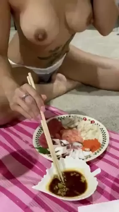 This is how you each sushi 