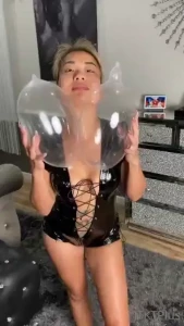 Anyone here have a balloon popping fetish didn t know that was a