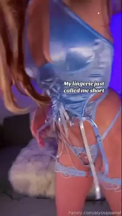 Is being a short girl a bad thing petite egirl gamer gamergirl gfe 