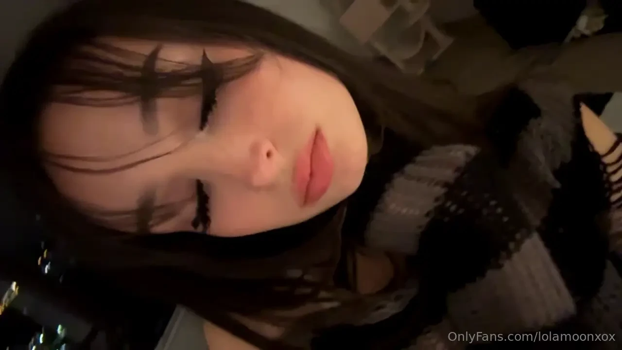 Offer me you drinks amp u wear those jeans that make ur butt look cute 