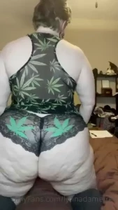 Dancing my ass off wouldn t you love to be in the chair behind me