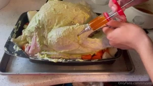 Happy thanksgiving this turkeys gonna be wet as this pussy