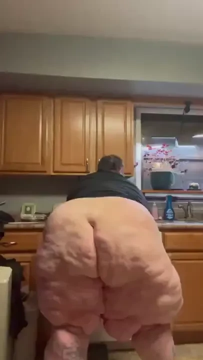 Damn this ass and them thighs are heavyyy 