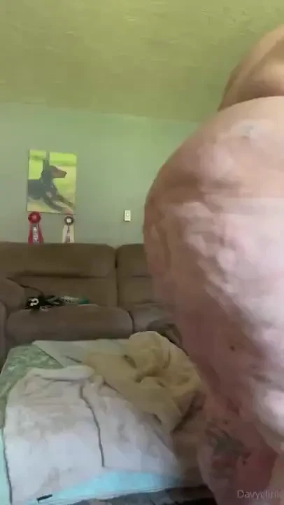 Mmm this video is so sexy eating a whole pizza then getting horny fuck 