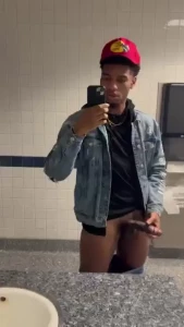 I was in the airport horny asf and decided to whip my meat out in the part 1