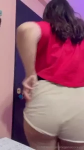 Does it suit me better with or without clothes