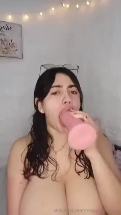 Mmm yes daddy i want to suck your cock 