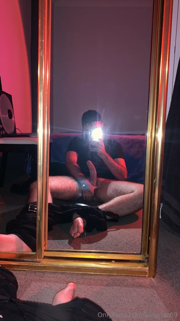 kingrizz69 - Welcum haha get it tysm for joining me here is my dick as a reward 