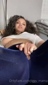 Ripping my leggings apart and fucking myself until i squirt