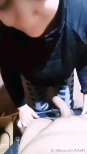 Antes que se retire a su trabajo le pido su lechita en mi boca para